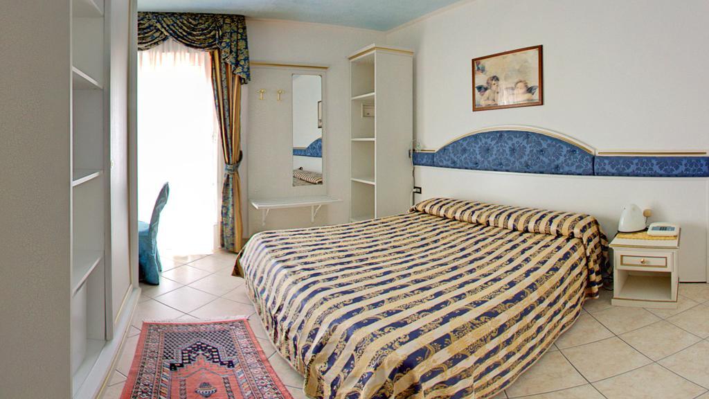 Double Room with Balcony,717808378:JPEG